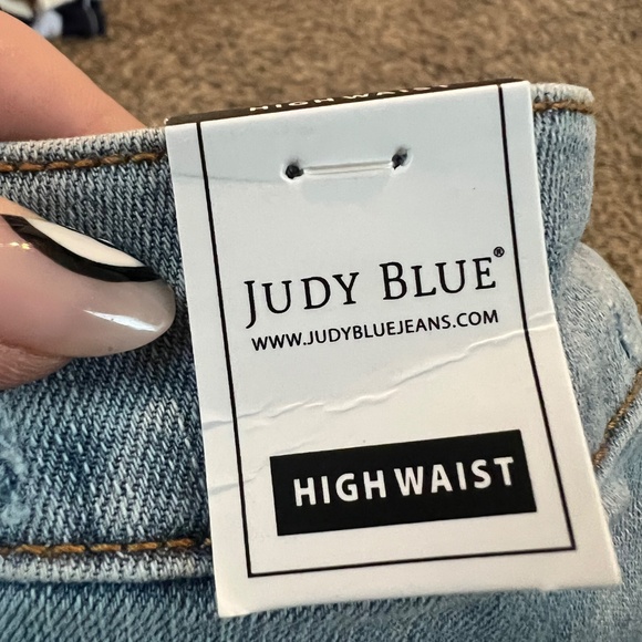 Judy Blue high waisted light wash moisture wicking longer inseam denim shorts XL - Picture 5 of 6
